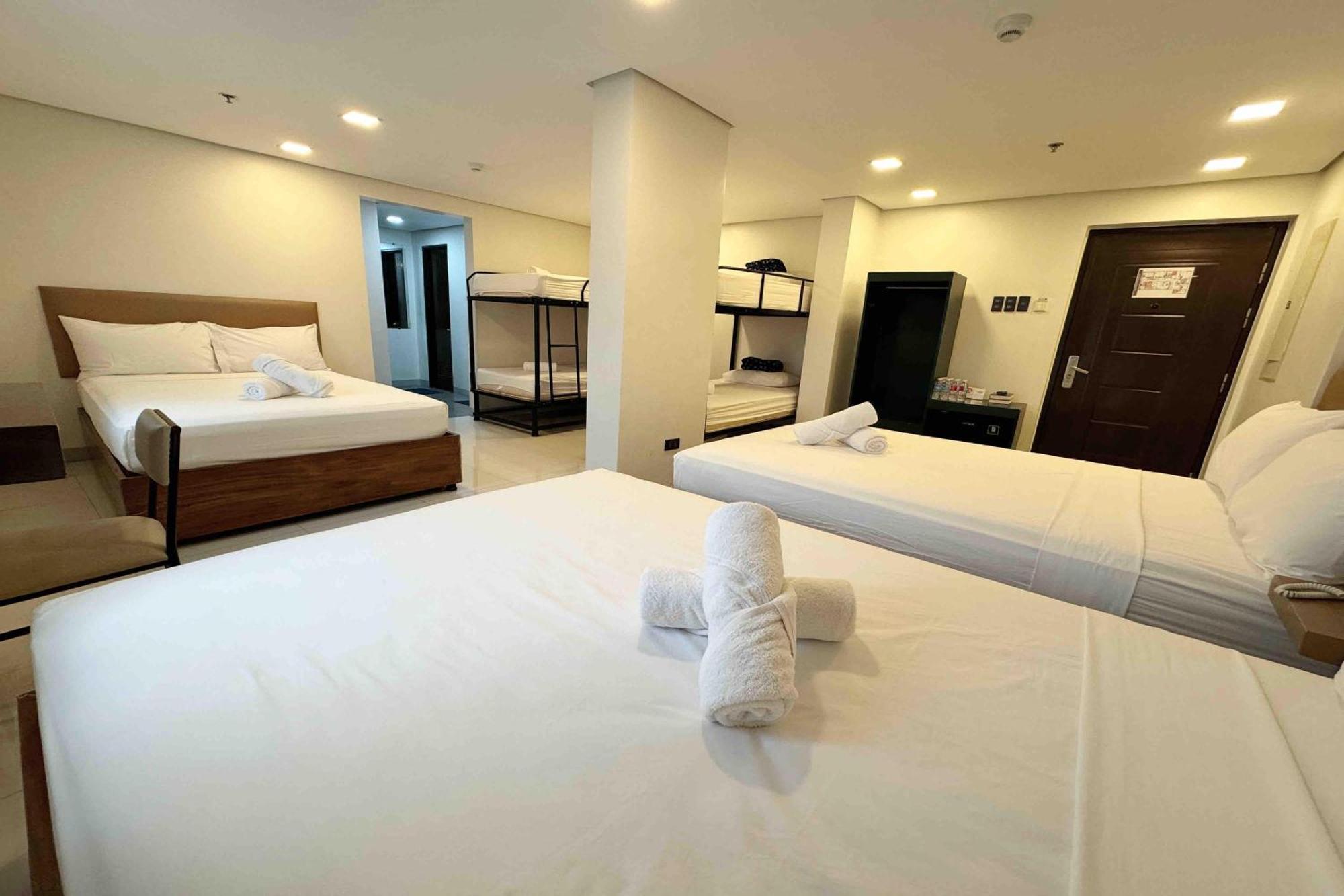 Belltower Csheli Suites Bantay - Виган Экстерьер фото